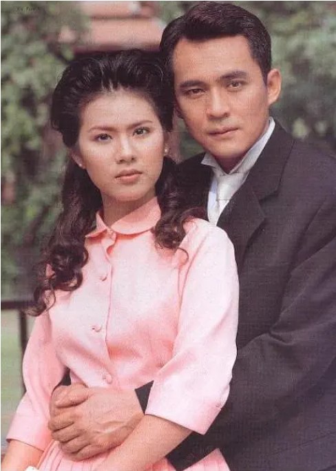 名称：[泰剧]《金顶》（1999）描述：主演: 娜塔莉卡·塔玛普里达南 / 萨兰尤·翁卡江 / Ngok Kotchakorn Nimakorn / Gig Suwatchanee Chaiyamugsik类型: 爱情 / 恐怖制片国家/地区: 泰国单集片长: 78链接：🔗夸克：